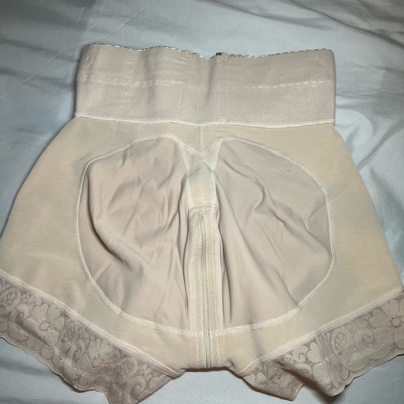 Guitarra short faja in size XL in color nude has not been used - Picture 2 of 4